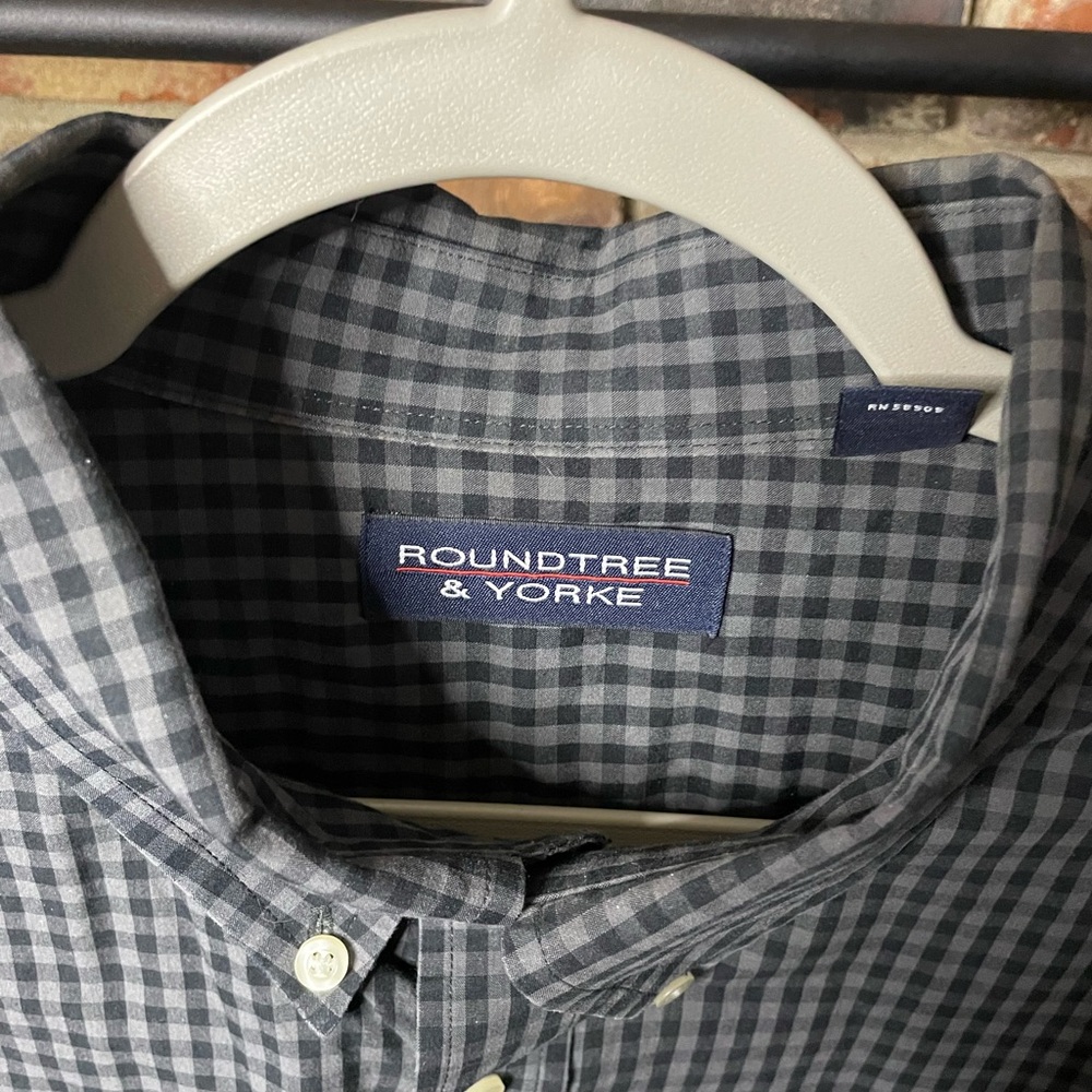 Roundtree & Yorke Men’s SZ XXL, Black Gray pinstriped, xtra buttons 100% Cotton.